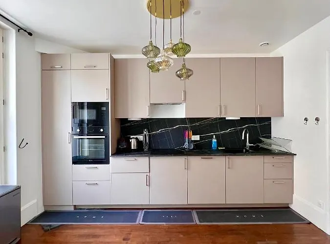 アパート De Luxe Avec Fresque, Hyper Centre Et Parking Sure フォンテーヌブロー