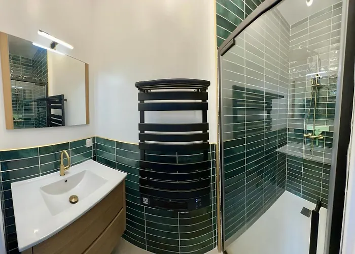 De Luxe Avec Fresque, Hyper Centre Et Parking Sure