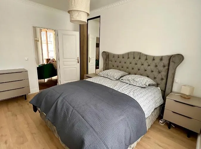 De Luxe Avec Fresque, Hyper Centre Et Parking Sure * フォンテーヌブロー